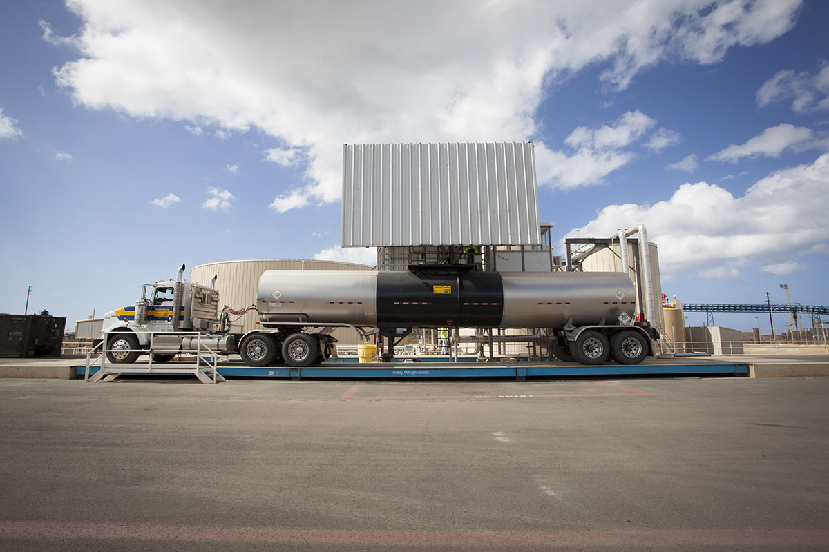 Asphalt Hawaii tanker truck at the Kapolei terminal
